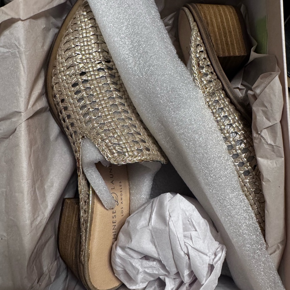 NWT Chinese Laundry Mayflower Mule